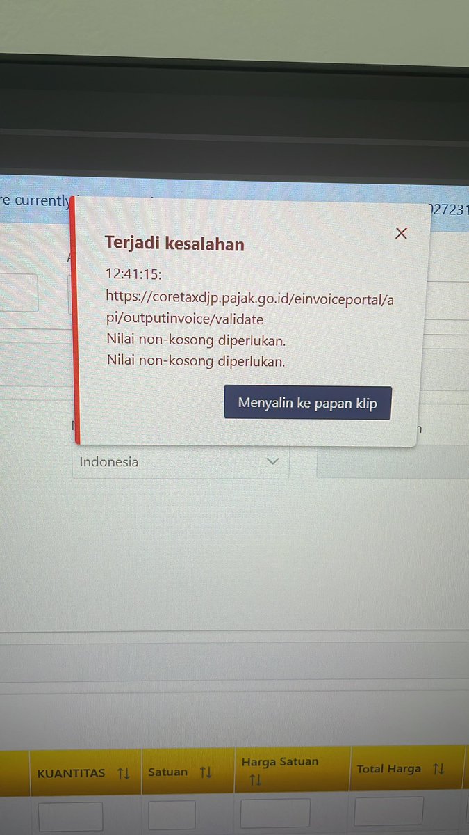rezakomo's tweet photo. @kring_pajak kak, ini saya baru buat faktur keluaran, kenapa mau disimpan selalu error bgini y? https://t.co/SNsK5LWrZN