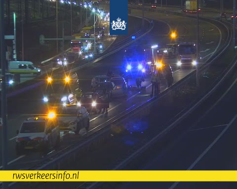 Ongeval op A15 richting Europoort, rijbaan afgesloten