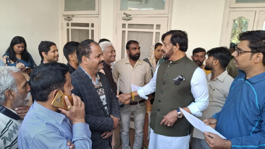 ArvindMishra_RK's tweet photo. #जनसुनवाई दिनांक 07/03/2025 ... #gorakhpur
अपने आवास पर अपनी जनता को सुनते #superstar सांसद गोरखपुर #BiggBoss #BigB @ravikishann ..!!
#NetaNahiBeta #RaviKishan
जनसेवा हैं सर्वोपरि...
#iifa2025 #LapataLadies #ravikishan https://t.co/HlE5zMivFl