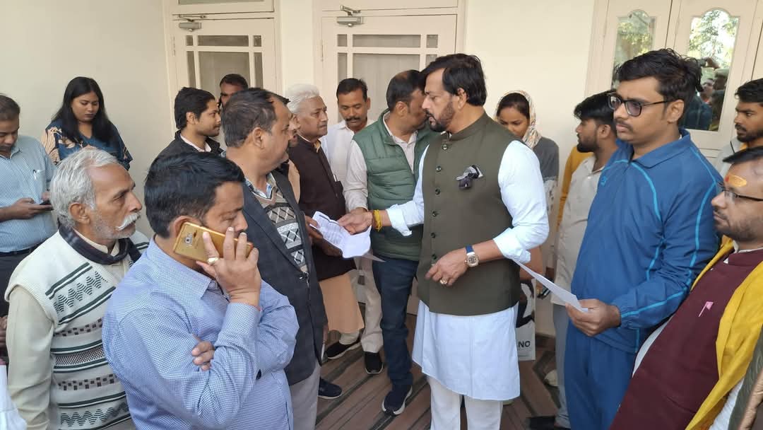 ArvindMishra_RK's tweet photo. #जनसुनवाई दिनांक 07/03/2025 ... #gorakhpur
अपने आवास पर अपनी जनता को सुनते #superstar सांसद गोरखपुर #BiggBoss #BigB @ravikishann ..!!
#NetaNahiBeta #RaviKishan
जनसेवा हैं सर्वोपरि...
#iifa2025 #LapataLadies #ravikishan https://t.co/HlE5zMivFl