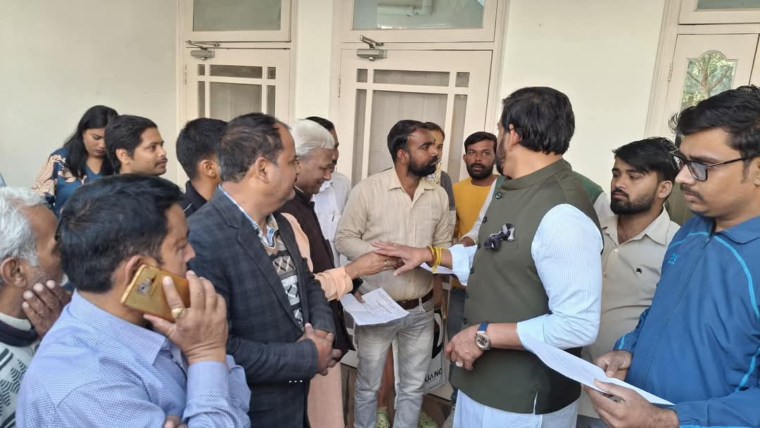 ArvindMishra_RK's tweet photo. #जनसुनवाई दिनांक 07/03/2025 ... #gorakhpur
अपने आवास पर अपनी जनता को सुनते #superstar सांसद गोरखपुर #BiggBoss #BigB @ravikishann ..!!
#NetaNahiBeta #RaviKishan
जनसेवा हैं सर्वोपरि...
#iifa2025 #LapataLadies #ravikishan https://t.co/HlE5zMivFl