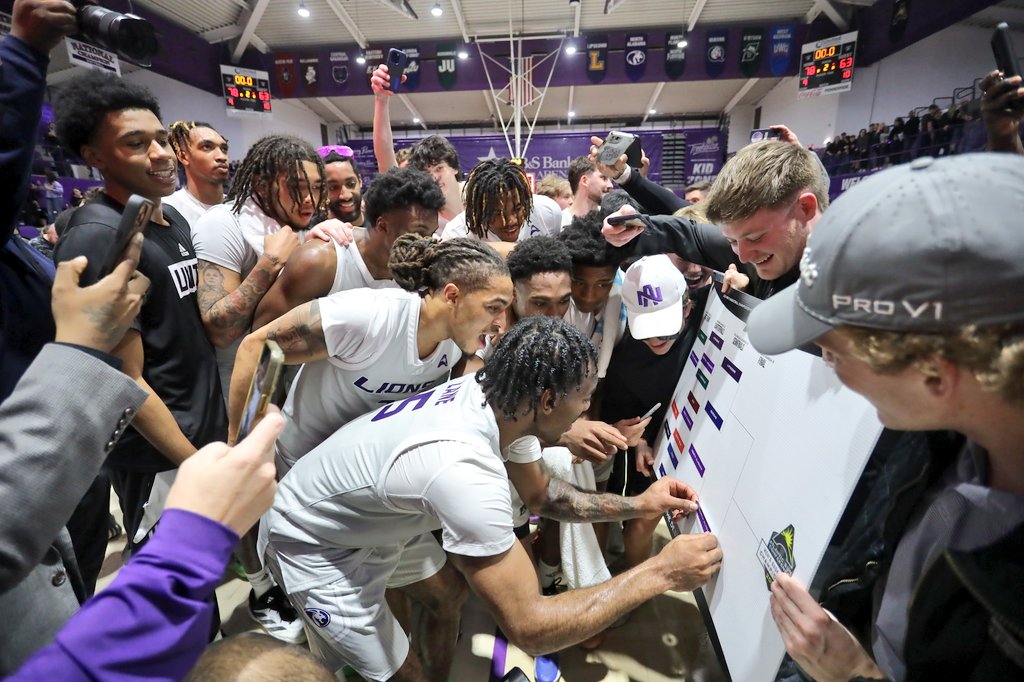 JoshLooney's tweet photo. ⚡️🦁⚡️Absolute Electricity All Season 
Inside The Bank ⚡️🦁⚡️
11-0 Home ASUN Record 
Thank you for the incredible home court environments!!
Let's bring Bank Energy to Nashville for Sunday's  @ASUNSports Championship Game  
#RaiseTheROAR 📈 https://t.co/1xLptqfckP
