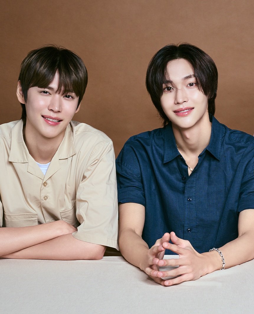 awkward gitu senyumnya kayak ga pernah ciuman aja ((emang ga pernah))