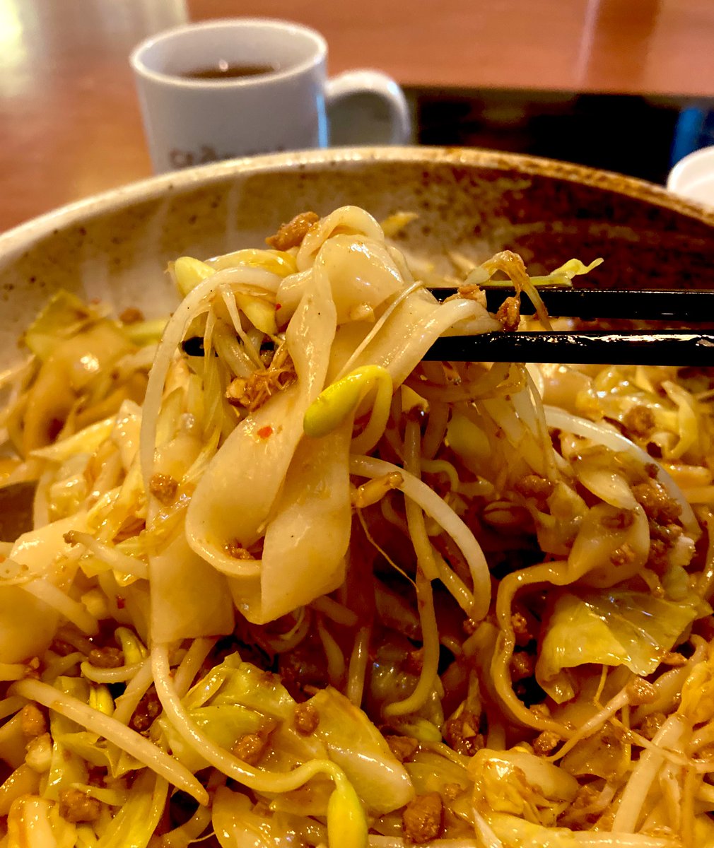 sugi_underbar's tweet photo. #遥ちゃんとランチ …
…と言ぃたかったが…
遥亮忘れたww😂

こんなに遅ぃ時間になった
#ランチ …ひさびさ😅

#香り麻辣まぜ刀削麺 🍜

黒酢が効ぃてる…？🤔
野菜たっぷり♡😊 https://t.co/mpyVEJBOXi