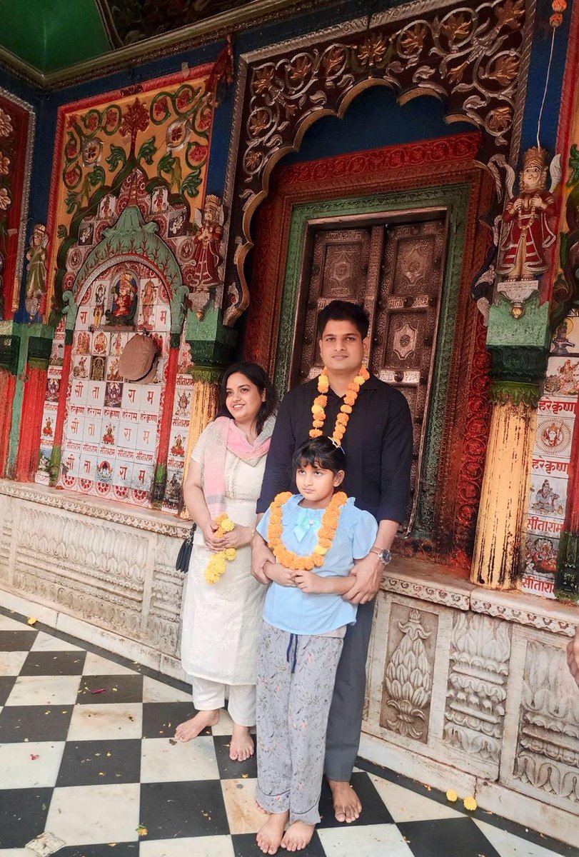 Dr. Yashveer Singh IPS (@dryashveerips) on Twitter photo प्रभु प्रेम है…आत्मविश्वास है…!!
IPS Yashveer Singh प्रभु प्रेम है…आत्मविश्वास है…!!
IPS Yashveer Singh