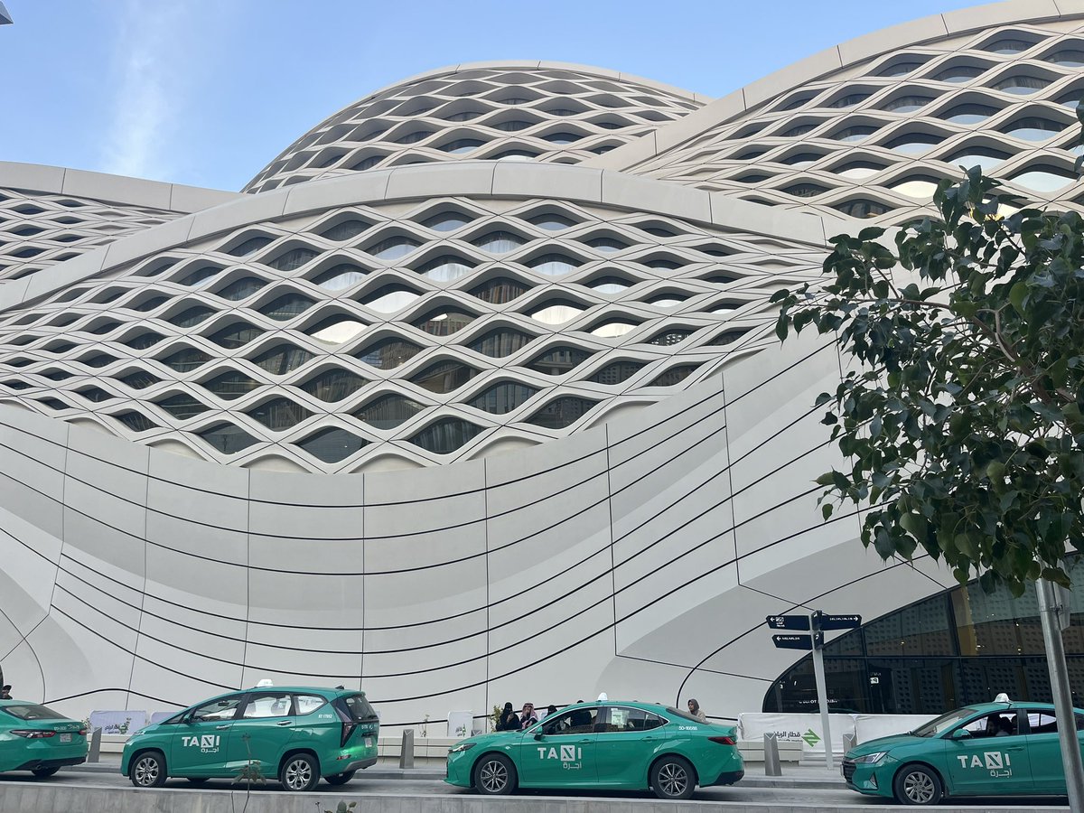 CurtisSChin's tweet photo. #WhereInTheWorldIs #CurtisChin? No, not my friend #theothercurtischin @Curtischin from Detroit (#readhisbook) but 🙋🏻♂️!
📸 hints ⬇️. #Asia, writ large!
The answer here ➡️ https://t.co/3JkuKQ8zVX
#ZahaHadid #skyscrapers #architecture #McD #KAFD https://t.co/q81hecMiHV
