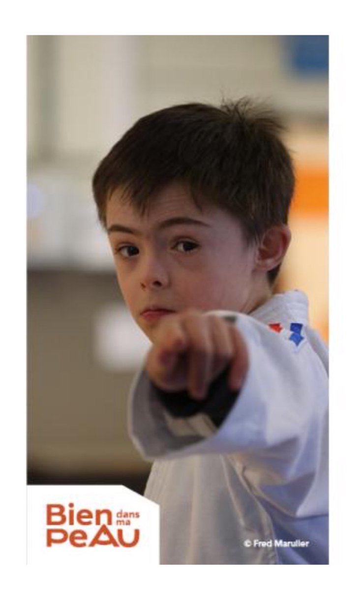 Pour cette expo de Mars Attaque 2025, j'ai capturé bien plus que des visages : j'ai saisi des éclats de lumière, des âmes vibrantes, des regards qui racontent l'essentiel.
Lucie et Esteban en situation de handicap, portent en eux une force et une pureté qui bouleversent. Leur