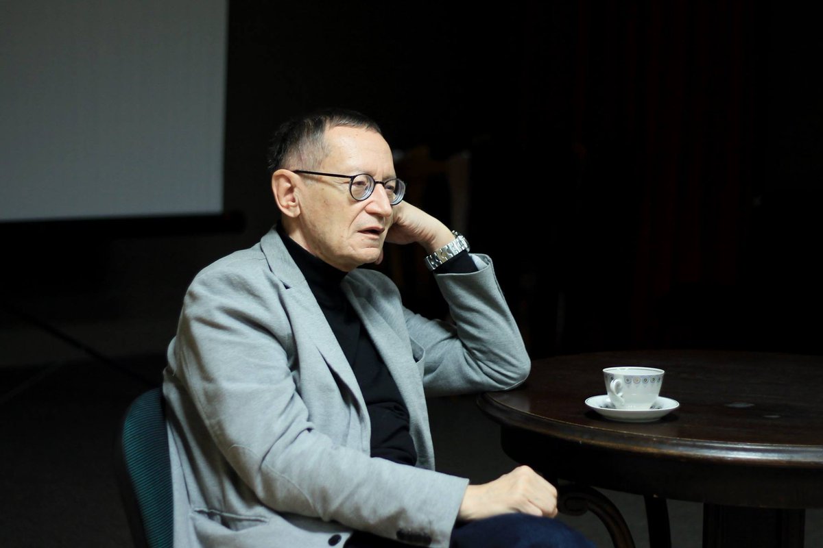 Šodien plkst.15 Galvenajā bibliotēkā Starptautiskā Rakstnieku un tulkotāju māja sadarbībā ar Ventspils bibliotēku rīko tikšanos ar dzejnieku un atdzejotāju Jāni Rokpelni. ventasbalss.lv/zinas/kultura/…