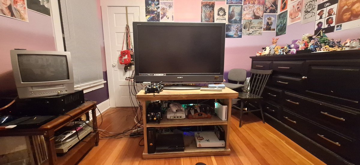 AUTOMYSTIC's tweet image. After a TOTAL NORMAL amount of time I finished reorganizing and cleaning my room and it feels Hella good to sit in here now very happy with this