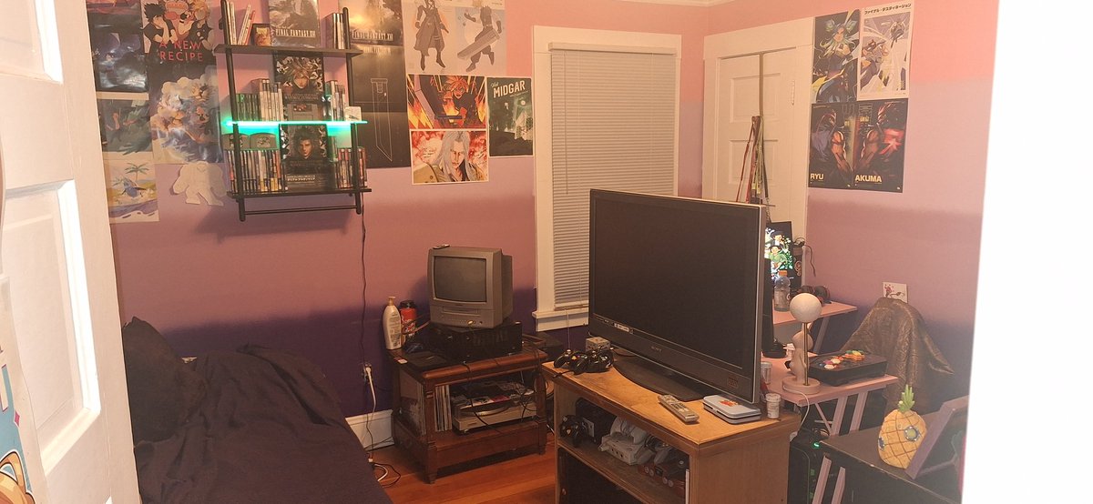 AUTOMYSTIC's tweet image. After a TOTAL NORMAL amount of time I finished reorganizing and cleaning my room and it feels Hella good to sit in here now very happy with this