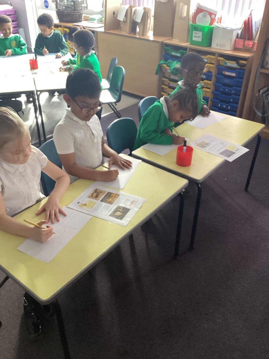 stvincentsbham's tweet image. Year 1 are becoming experts in safari animals. They are retrieving animal facts from information sheets and creating a bank of facts. #writestuff #janeconsidene.