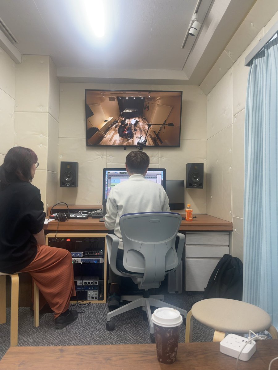 今日は、とあるレコーディングにお供してきました。

会場のアートスペース兜座さん、日本橋駅から近くてグランドピアノや録音機材も備わったスペースでした。30人程のちょうど良い広さ。いつか演奏できたら良いなぁ。。

下の階では毎日のように落語家さんが公演しているそう。