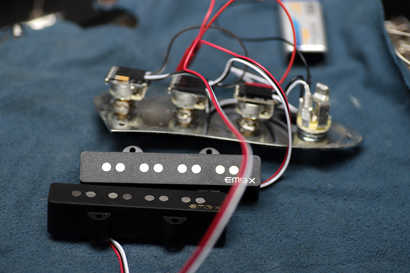 Bacchus GLOBAL SERIES Jazz Bass - ピックアップ交換
バッカスブランドの定番ジャズベース。今回はEMG製のJVXシリーズへの交換依頼。パッシブタイプからアクティブへ。spreadsound.com/bass/bass-pick…