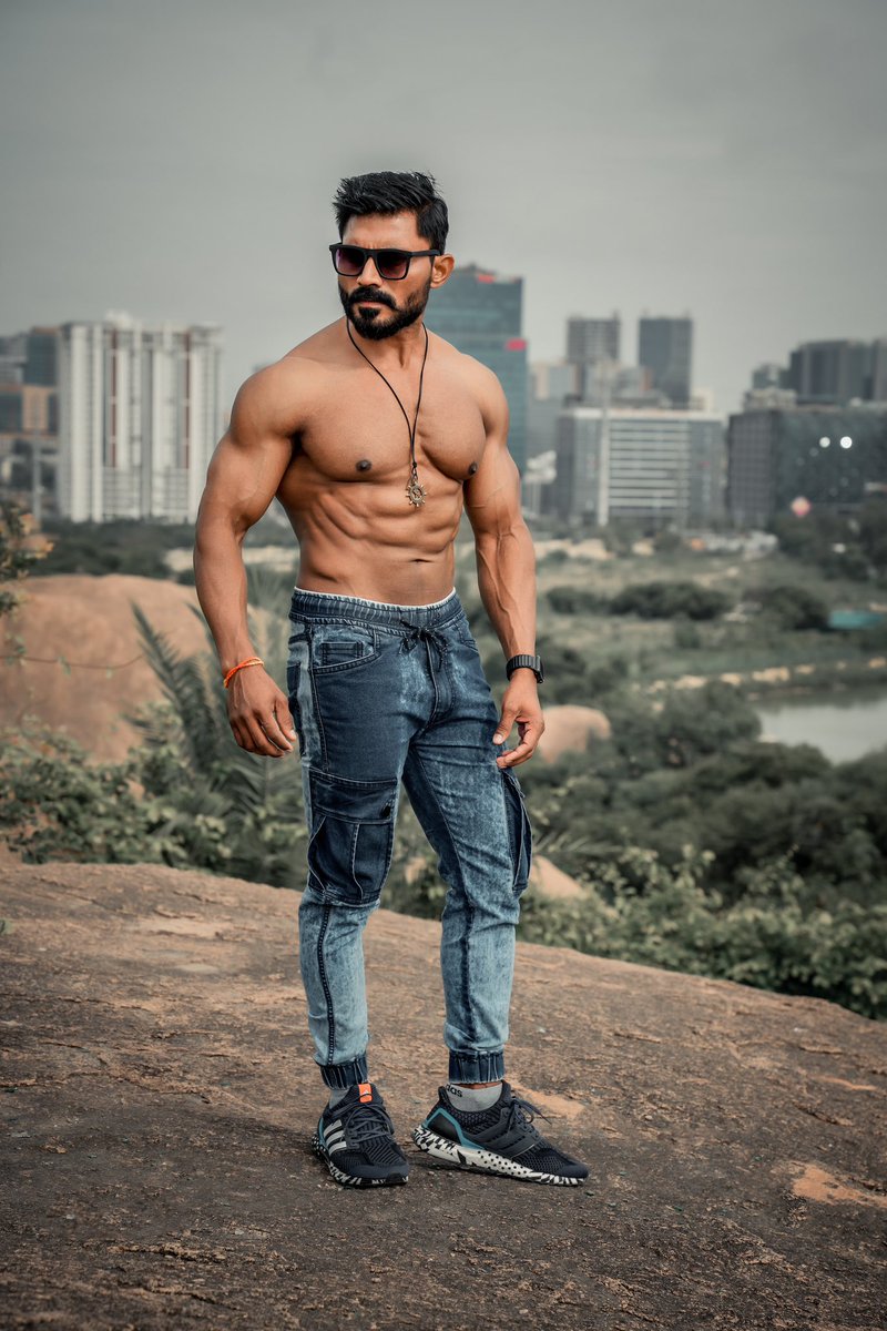 VenkatFitness's tweet photo. In my world, I make the rules. 👑🔥 I am the king, and success is my throne!
#king #fitness #venkatfitness #gym #gymmotivation #lifestylecoach https://t.co/LipM0sYYNd