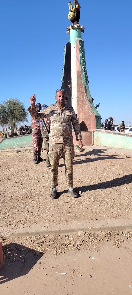 حملة "كلنا غاندي" إبراهيم أحمد، نقف معاهو نحن ناس الجزيرة، والجزيرة عندها مطالب مثلها مثل دارفور والنيل الأزرق. 
ويا المنقبة، ود المنقبة، سيدك غاندي في الميدان.