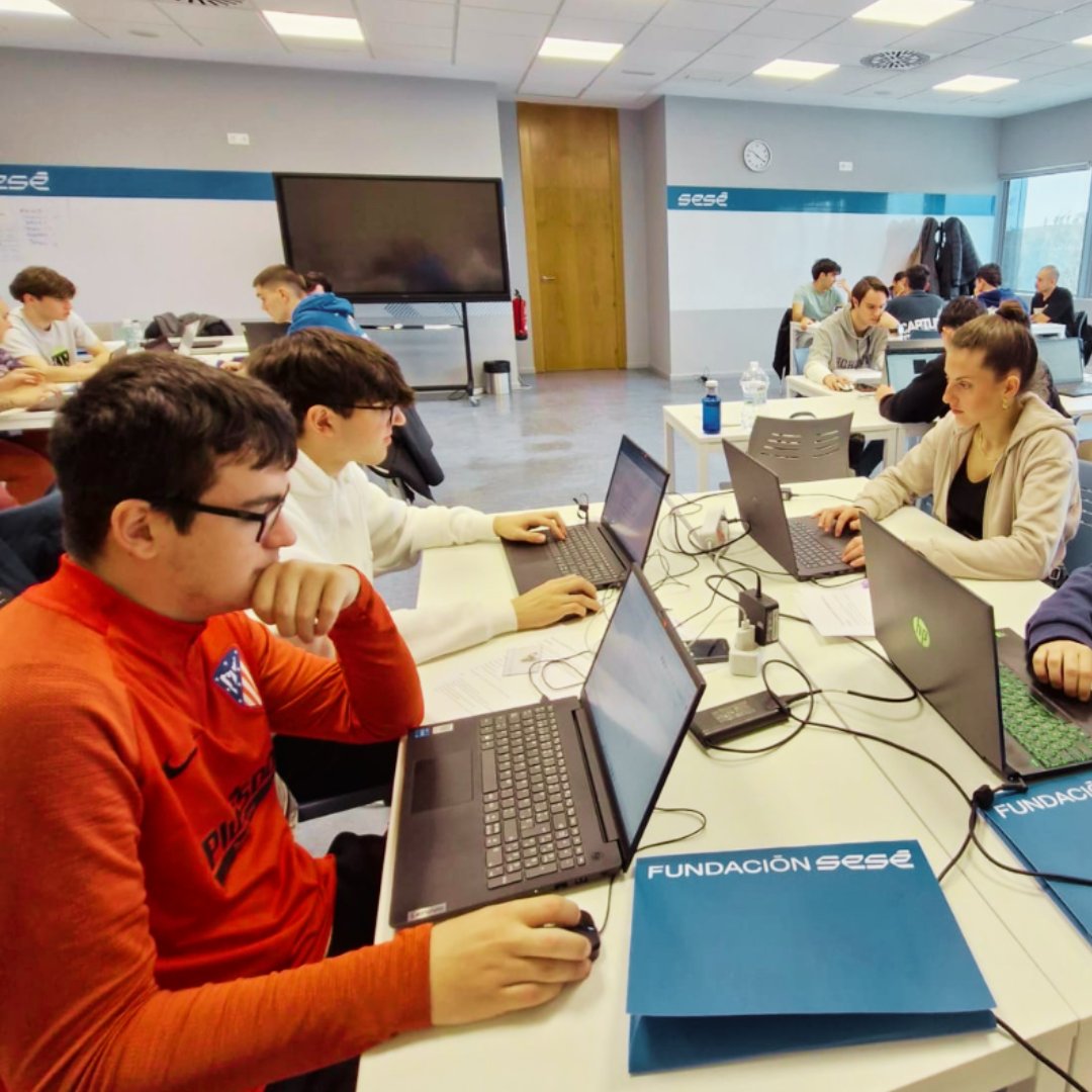 🎉 ¡Nuestros alumnos del CFGS en Transporte y Logística han finalizado con éxito sus prácticas junto a los alumnos de <a href="/centrosanvalero/">Centro San Valero</a>! 

¡Conócenos!
formacionfundacionsese.com/fp-logistica-y…

#PrácticasCompletadas #Logística #Transporte #FormaciónProfesional #FundaciónSesé