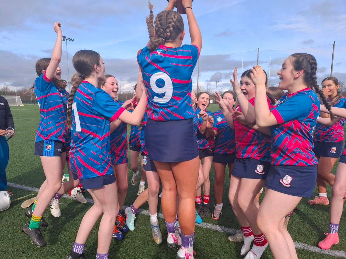 Huge congrats to our Camogie team on winning the limerick post primary schools first and second year division 3 final on a final score of castletroy college 3-11 Mungret college 2-3. Well done everyone 👏👏👏