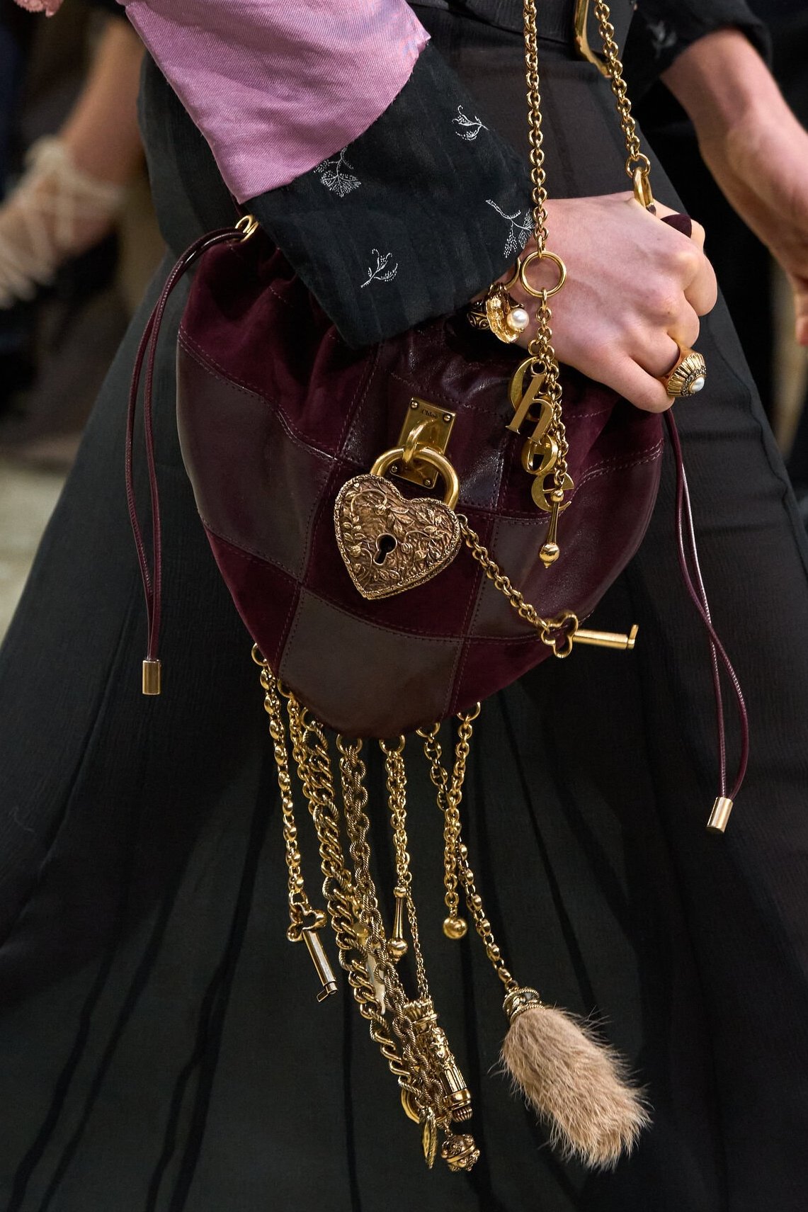 La Mode Unknown on X: 