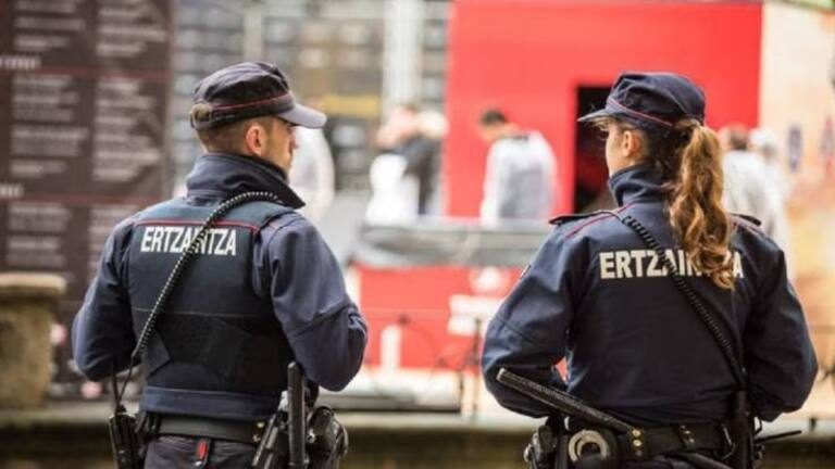 Detenido en Bilbao el mánager del grupo de trap catalán 31FAM por grabar a artistas con una cámara oculta en el baño

cadenaser.com/cataluna/2025/…

Informa <a href="/andreajvilloria/">Andrea Villoria</a>
