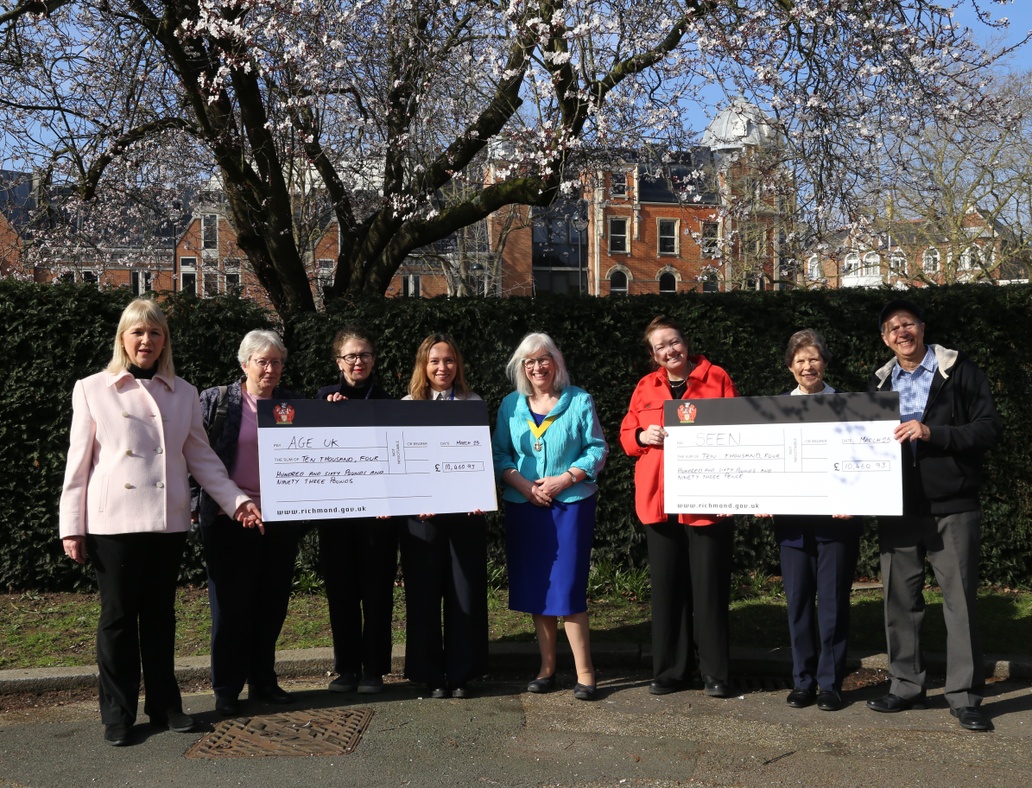 Richmond Council (@lbrut) on Twitter photo Former Mayor of Richmond upon Thames, Cllr Suzette Nicholson, presented cheques to her selected Mayoral charities for 2023/24 this week!
A grand total of £20,921.86 was split evenly between <a href="/AgeUKRichmond/">Age UK Richmond upon Thames</a> and <a href="/seencharity/">SEEN charity</a>!
Learn more here ⬇️
orlo.uk/OXBM8 Former Mayor of Richmond upon Thames, Cllr Suzette Nicholson, presented cheques to her selected Mayoral charities for 2023/24 this week!
A grand total of £20,921.86 was split evenly between <a href="/AgeUKRichmond/">Age UK Richmond upon Thames</a> and <a href="/seencharity/">SEEN charity</a>!
Learn more here ⬇️
orlo.uk/OXBM8