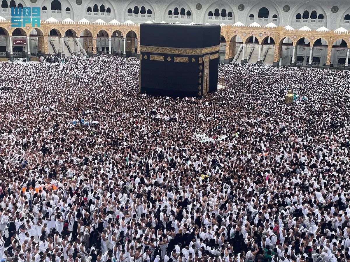 مشاهد مهيبة..

تأدية أول صلاة جمعة في رمضان بالمسجد الحرام.

-