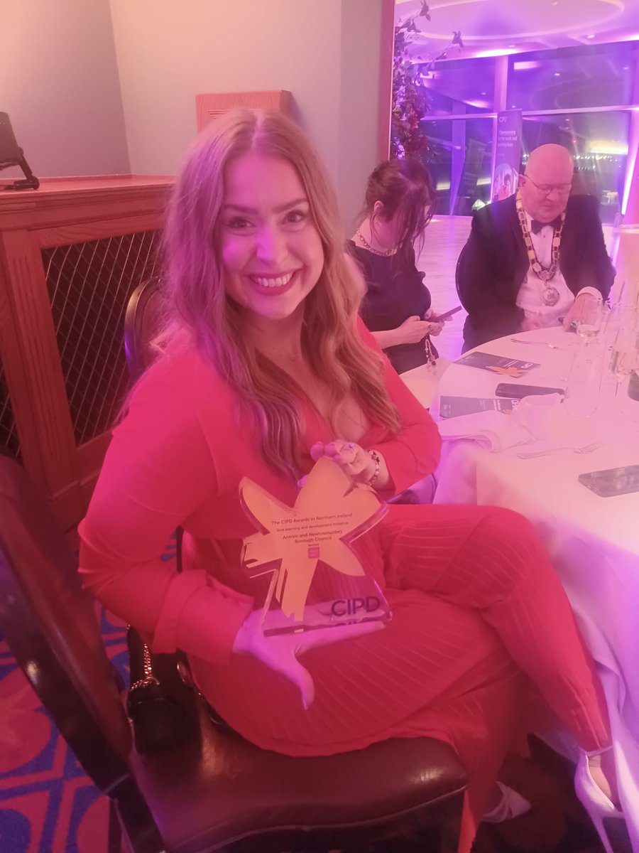 Hilary Scott tweet media