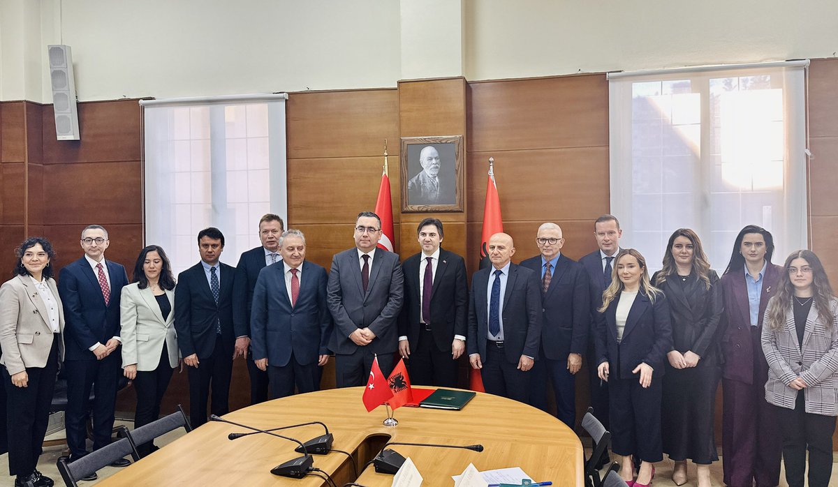 🇦🇱🤝🇹🇷 Kënaqësi të mirëprisnim delegacionin turk, kryesuar nga Zv.Ministri i Bujqësisë, Ahmet Bağcı!

Nënshkruam Planin e Veprimit për sigurimet bujqësore, që synon:
-Zgjerimin e bashkëpunimit
-Shkëmbimin e ekspertizës
-Forcimin e kapaciteteve
-Mbështetje më të madhe për fermerët