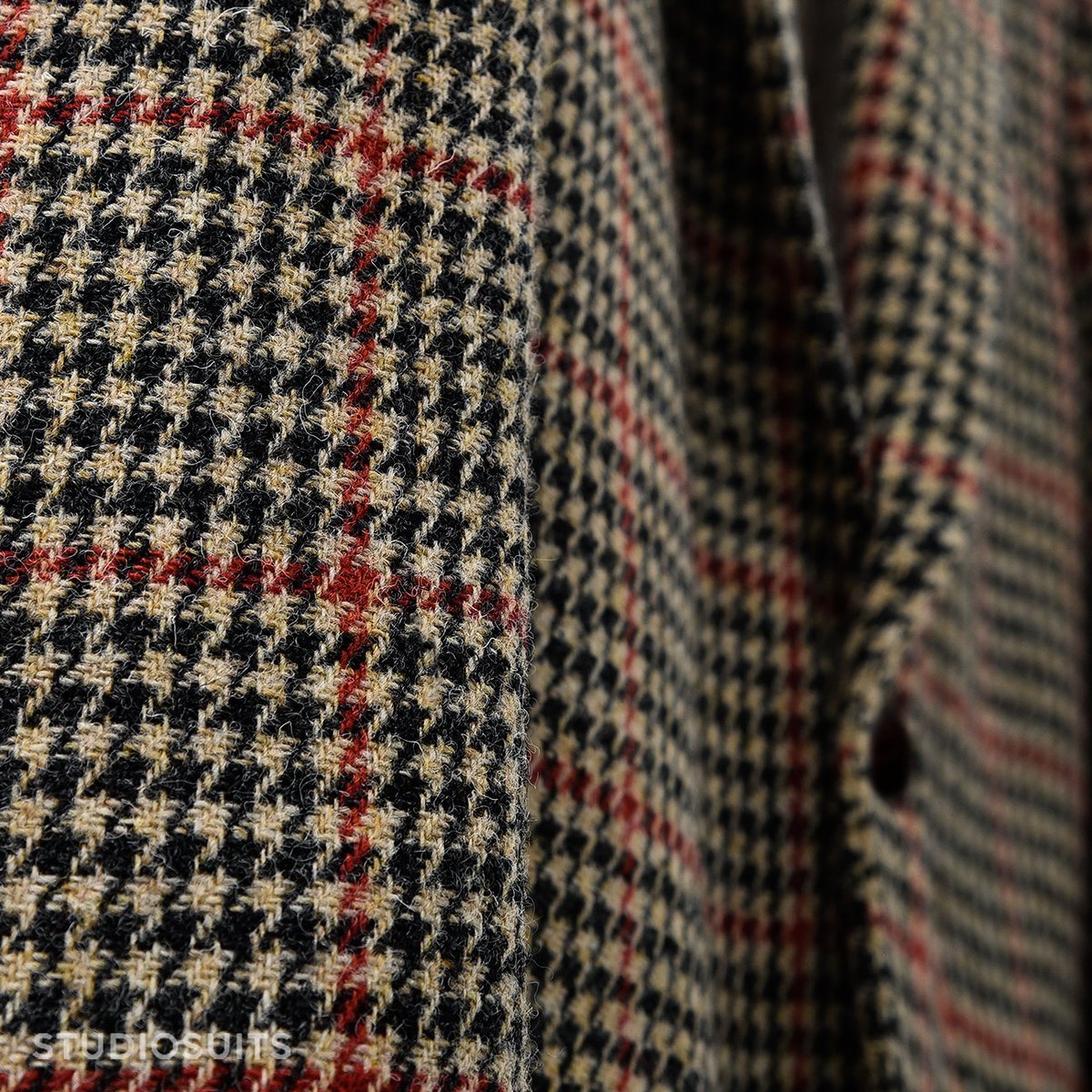 StudioSuits's tweet image. Customer Order Spotlight!
Jacket commissioned by our Client from Pennsylvania.
Bewitching the soul and delighting the senses, our Harris Tweed Carmine Beige Jacket.
Shop for this style here👉 t.ly/mE-g6
#studiosuits #MensFashion #Harristweed #MensStyle #Tailor #Style