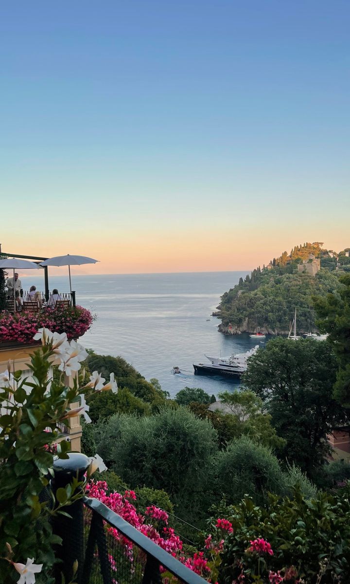 bir sahil kasabasında yeni bir hayata başlamak..