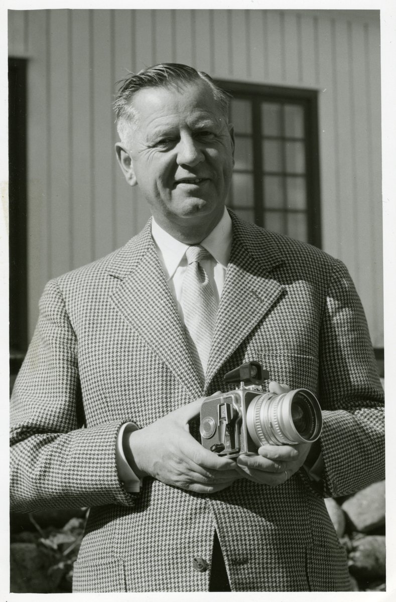 Hasselblad's tweet photo. March 8th marks the birthday of Victor Hasselblad, the visionary who revolutionized photography. His legacy continues to inspire every frame we capture. 📸✨

#VictorHasselblad #Hasselblad #PhotographyLegend https://t.co/4R8IGKkjZd