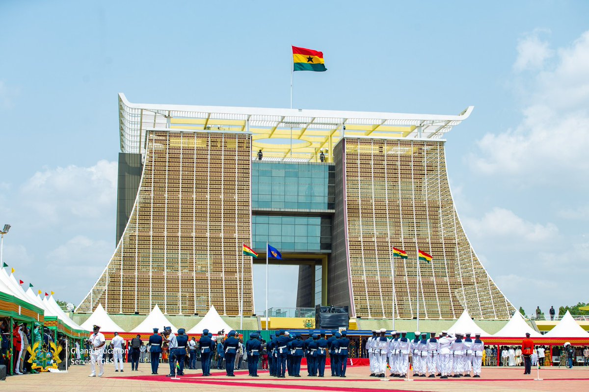 cassandra_twum's tweet photo. Still beaming with pride and gratitude after co-MCing the Independence Anniversary Parade at the Jubilee House, the seat of Ghana's presidency.  Even though I have done this for years now , this was my first time commentating at this iconic venue, and it was an absolute honour. https://t.co/BXMfRSDnLZ