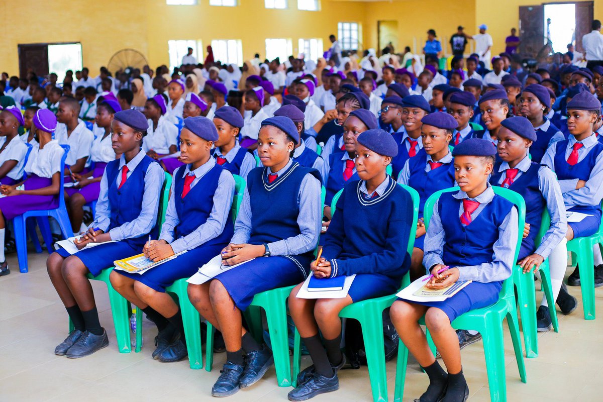 Oladeehpupo01's tweet photo. Project Herlive successfully concluded in Oyo town! Proud to have educated young girls about HIV/AIDS awareness, empowering them with knowledge that will last a lifetime. The smiles tell our success story! #ProjectHerlive #OyoTown #HIVAwareness
@Herlive_project https://t.co/baIO5XIWP6