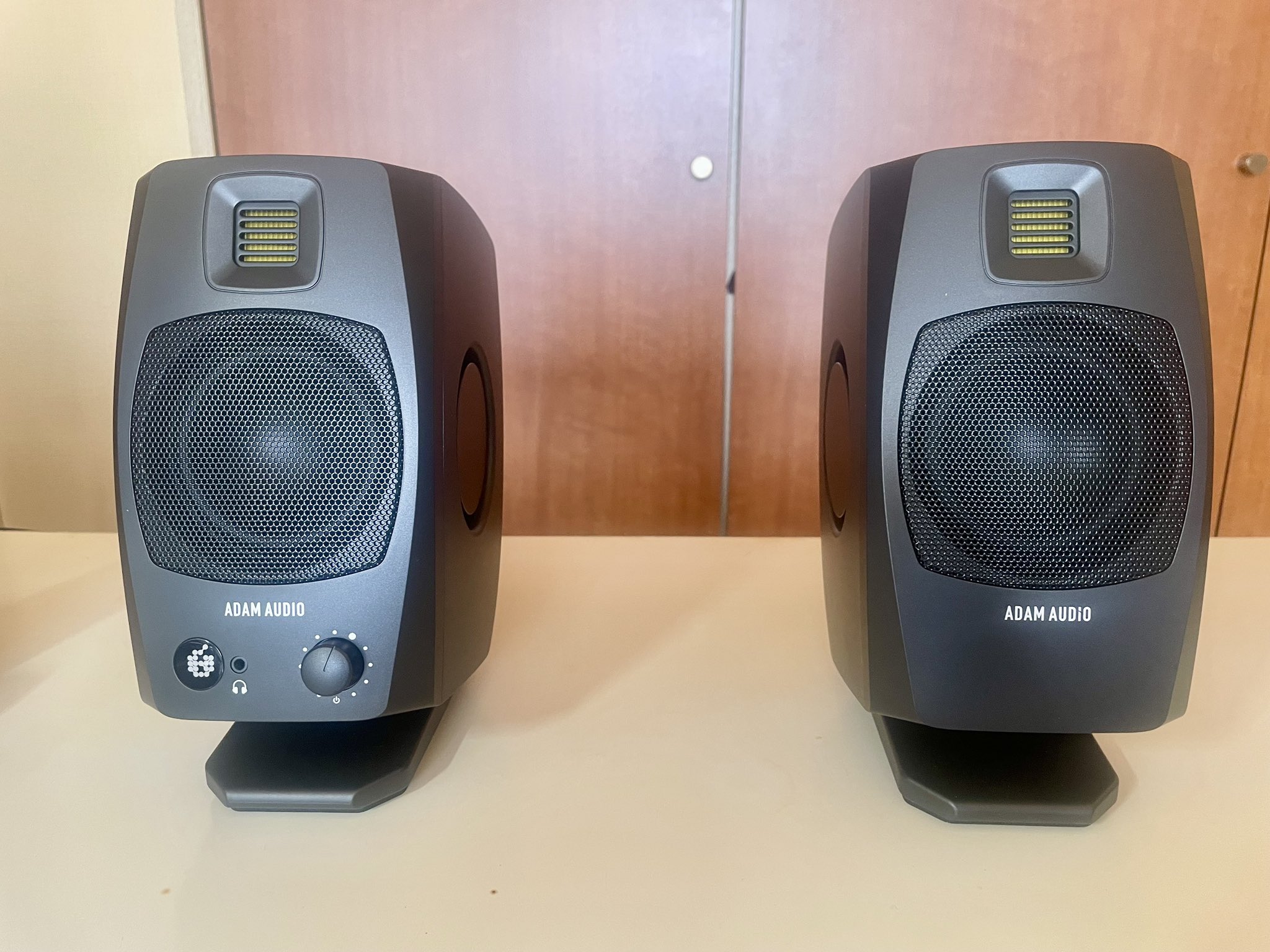 ADAM AUDIO T5V スタジオモニタースピーカーペア(おまけ付)