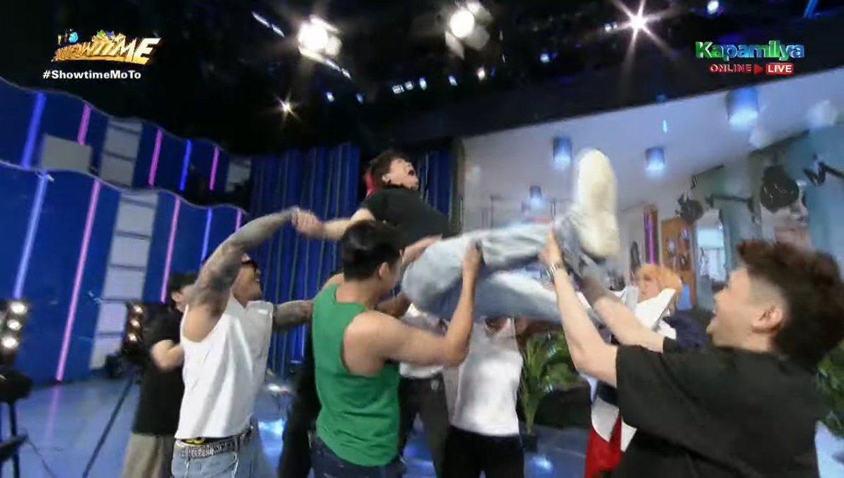 hotashhelll's tweet photo. I know maraming magagalit sa akin for saying this but HINDI ITO TAMA at hindi ito ang Sine Mo To na namiss namin. 

Watching the episode kanina, sobrang uncomfortable. Ginagawa nyong laruan si MC at Lassy? Lahat ng trip nyo sila ang sasalo kahit masakit at mahirap?
#ShowtimeMoTo https://t.co/OBo5J8OMC9