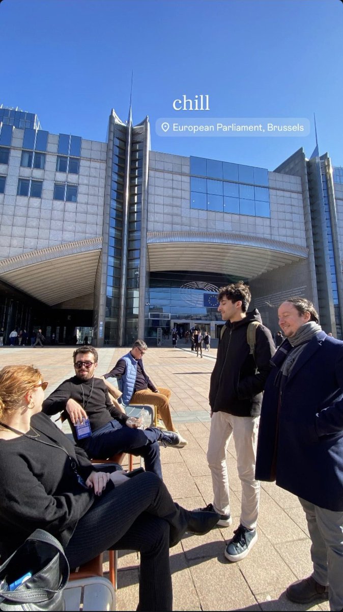 dragos_lucian's tweet image. 🇪🇺 🇫🇷 🇮🇹 🇷🇴 În inima Europei, alături de dragii mei colegi, profesioniști în ale dreptului, din Italia și Franța, discutăm despre libertatea bunurilor în UE, democrația participativă și justiția socială!

#SpunDrept #parlamentuleuropean #romania #Europa #EU #unitate