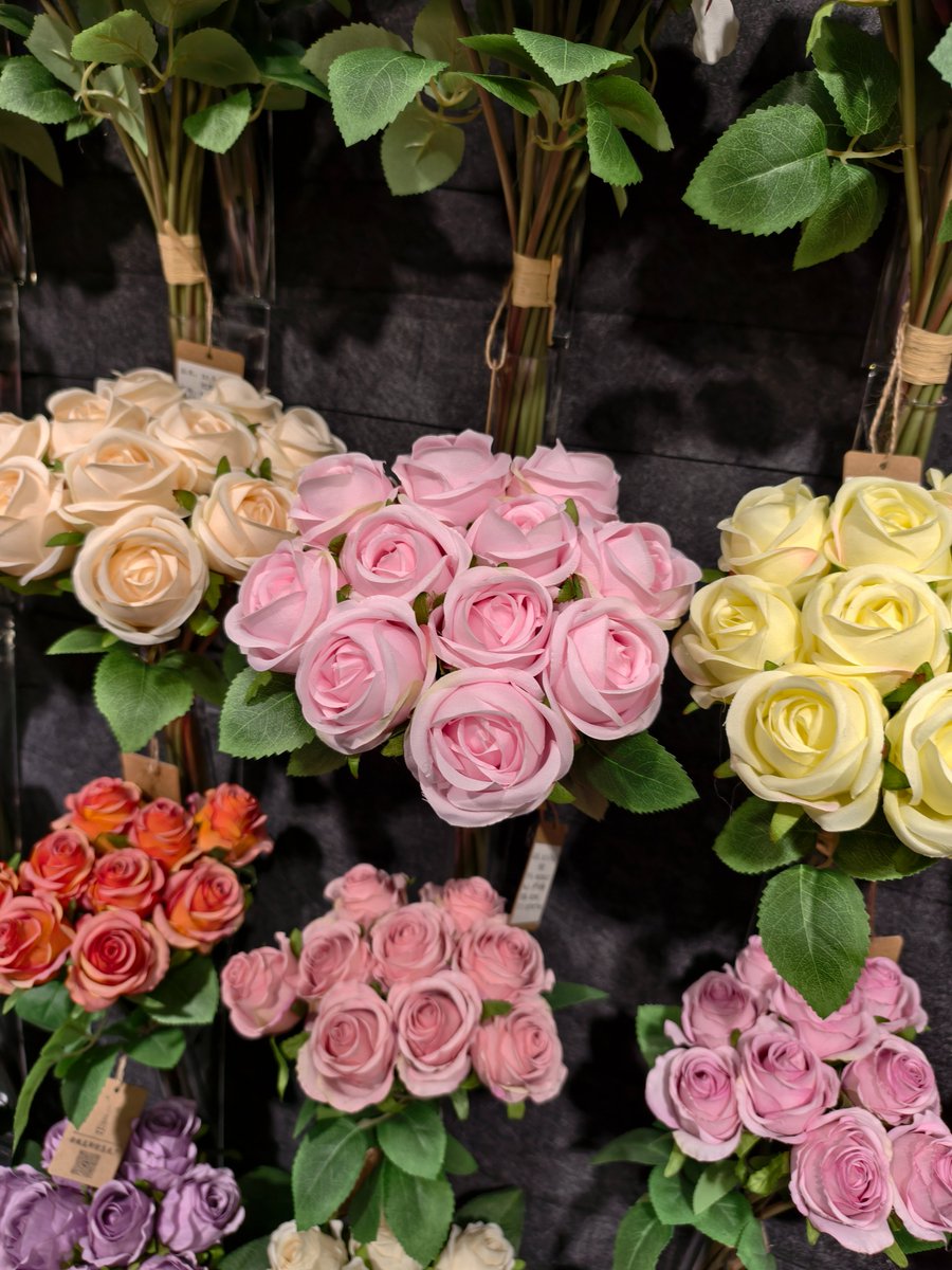 frederic_zhang's tweet image. #wholesale #silkflowers #artificialrose #artificialrose Welcome inquiry. WhatsApp: +8615036062860