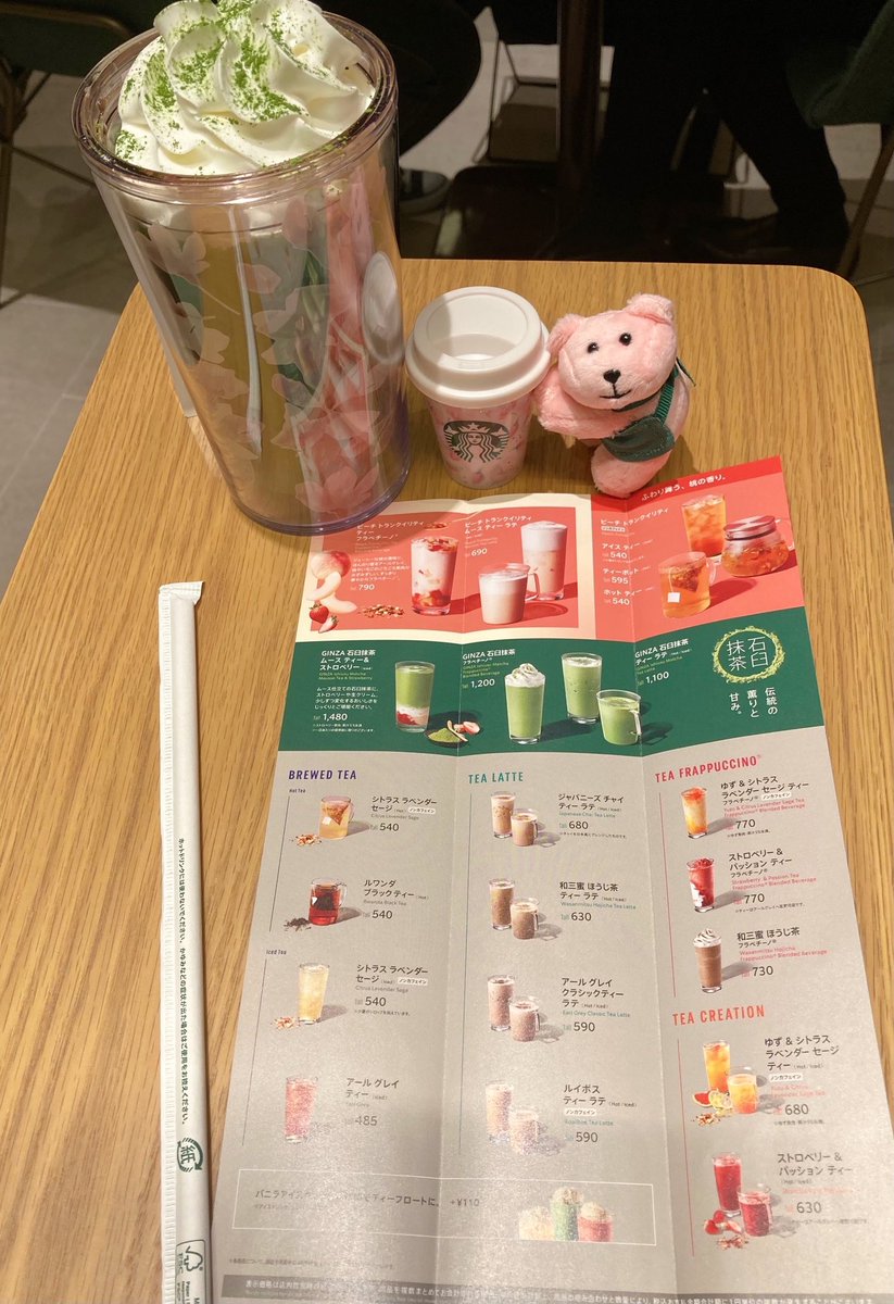 kikilala_26's tweet photo. #GINZA石臼抹茶フラペチーノ
抹茶が濃くて美味しかった🍵💚
ムースティー&ストロベリーは売り切れてたから今度飲みたいな🍓💚
メニュー表いただきました🥰
#スターバックスティバーナストア銀座マロニエ通り
#スタバ #スターバックス #TEVANA https://t.co/p1CRIauEgY