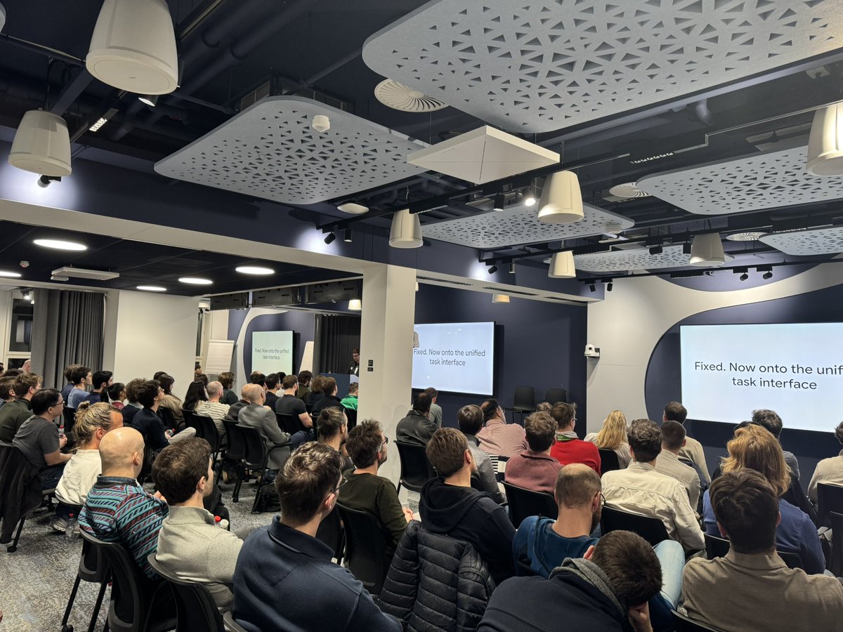 ADuvalinho's tweet image. Wow ! Zurich was intense and buzzing with AI for materials discovery ! In 1 day, we 
🔬Visited SwissCat+ high-throughput facilities for heterogenous catalysis 
🎤Presented @entalpic_ai research, and had a super insightful discussions with ETHZ students &amp;amp; Jonathan Schmidt…