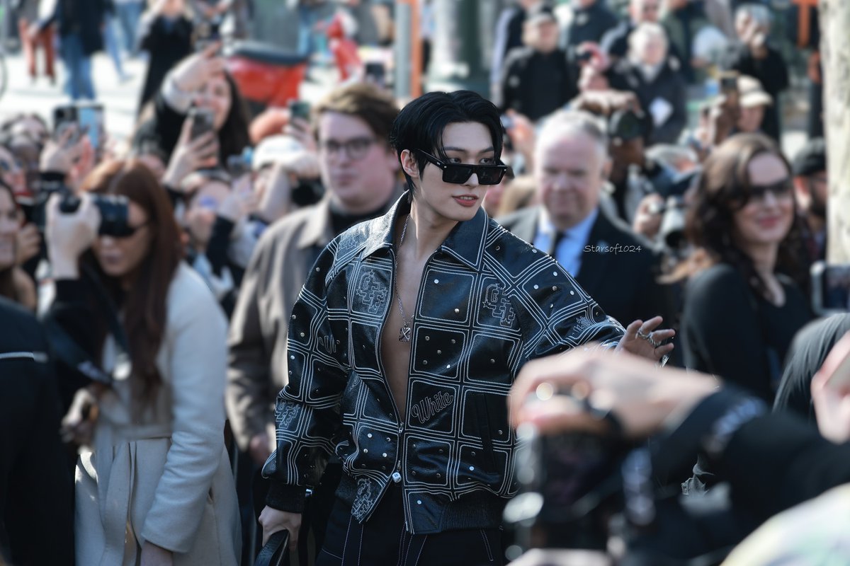Starsof1024's tweet image. 250306 

민기 잘했어요~

#민기 #MINGI #송민기 #에이티즈 #ATEEZ #OFFWHITEFW25 #ParisFashionWeek2025 #SONGMINGI @OffWht