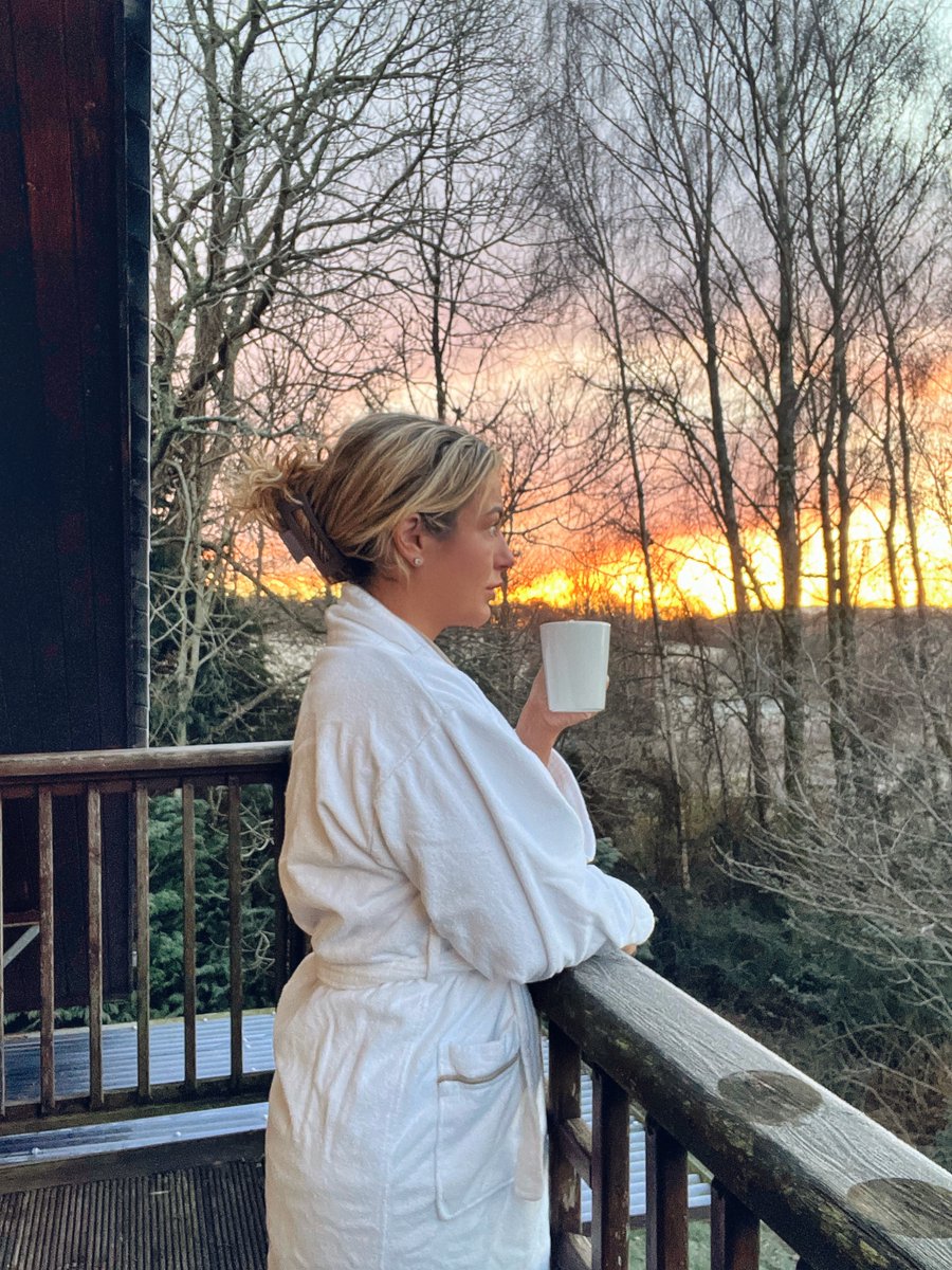 Catching the sunrise over Scotland's most epic waters... Loch Lomond, right at the foot of the magical Conic Hill on the famous West Highland Way – the perfect place to start your day 🌅✨

Book your stay 👇 
loch-lomond-waterfront.co.uk/accommodation/