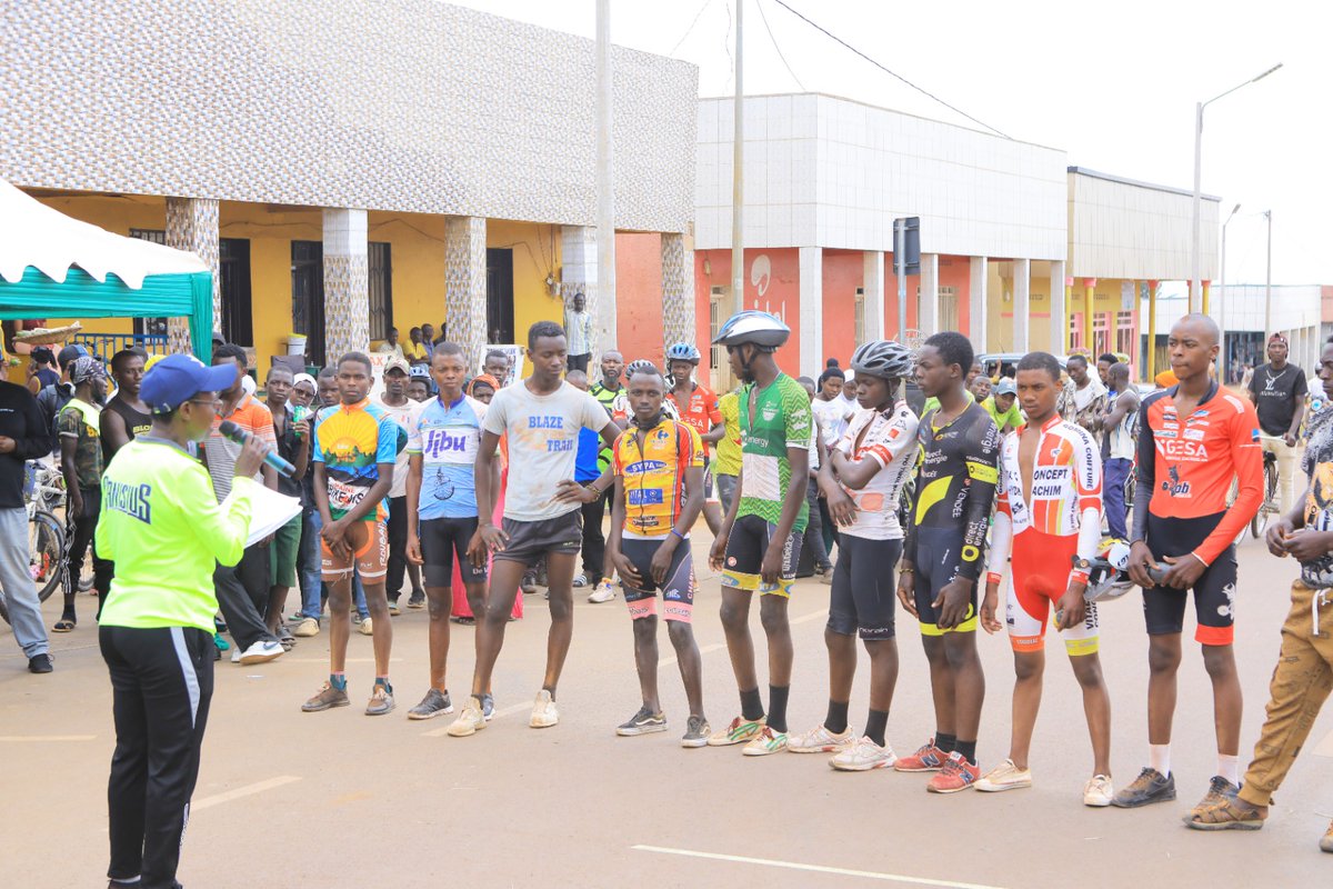 realrwandanews's tweet photo. Mu Irushanwa ry'umurenge Kagame Cup mu gusiganwa ku #magare muri @RwandaEast ,Mukabikorimana na Shema nibo baryegukanye bahesha ishema uturere twabo twa @KireheDistrict na @RwamaganaDistr, gusa @BugeseraDistr igira benshi baje mu myanya y'imbere,ark ntiyahirwa n'umwanya wa Mbere. https://t.co/YBTrnIdHSK