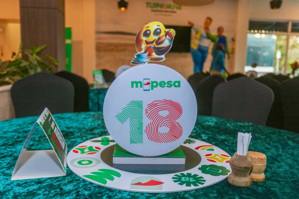 GedBrian's tweet image. Imagine back then life bila MPESA!!!!💵 Sai Mpesa wanacelebrate 18th year,1. For just 20bob, get 18 mins and 180 mbs for 1hr, one free send-money transaction, and one newspaper. Wale WA biz enjoy free lipa na Mpesa transactions.#MPESANATION  @SafaricomPLC