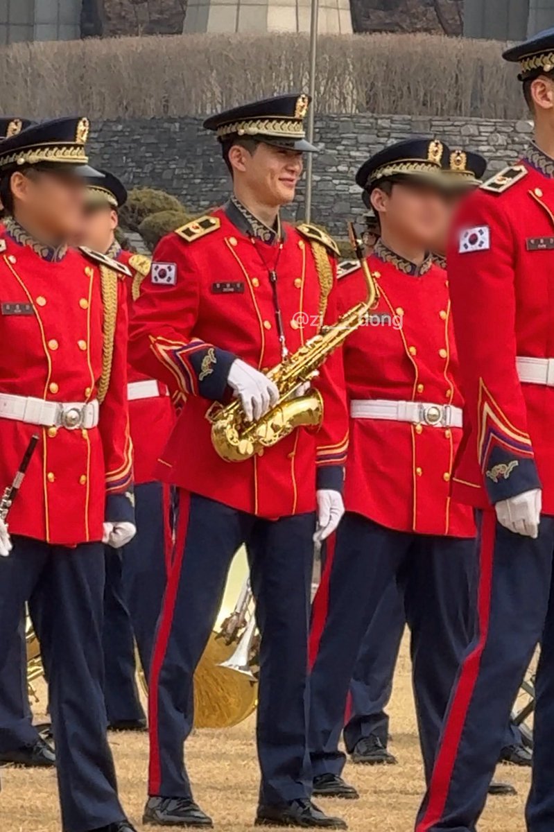 ถ่ายไกลถ่ายซูมขนาดนี้ยังเห็นลักยิ้มแจอ้วมชัดเลยอะะะะ ลักยิ้มบุ๋มๆที่คิดถึงที่สุด 😭😭😭😭😭😭😭😭😭😭😭😭