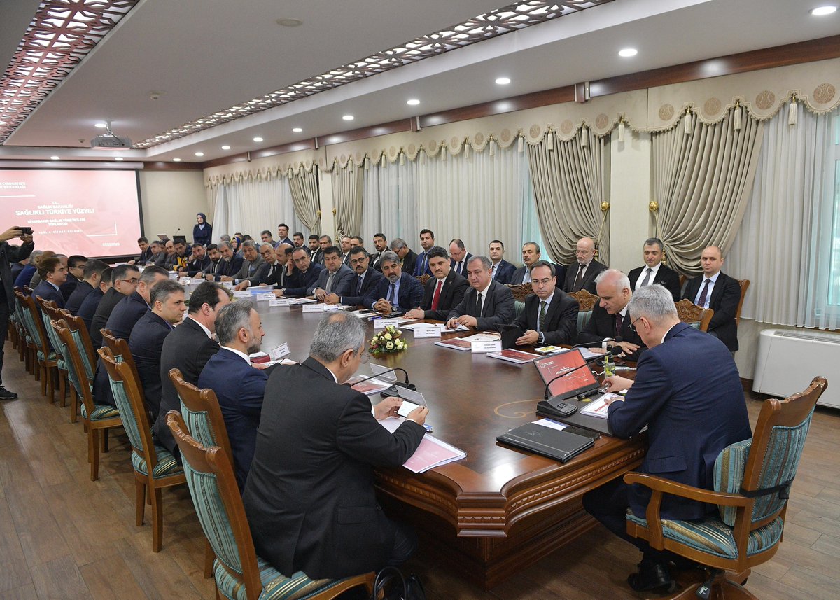 Sağlık Bakanımız Prof. Dr. Kemal Memişoğlu başkanlığında Sağlıklı Türkiye Yüzyılı Diyarbakır Sağlık Yöneticileri Toplantısı gerçekleştirildi.

Sağlık Bakanımız, ildeki sağlık yatırımları ve sağlık hizmetlerinin sunumuna ilişkin il yöneticilerinden bilgi aldı.
