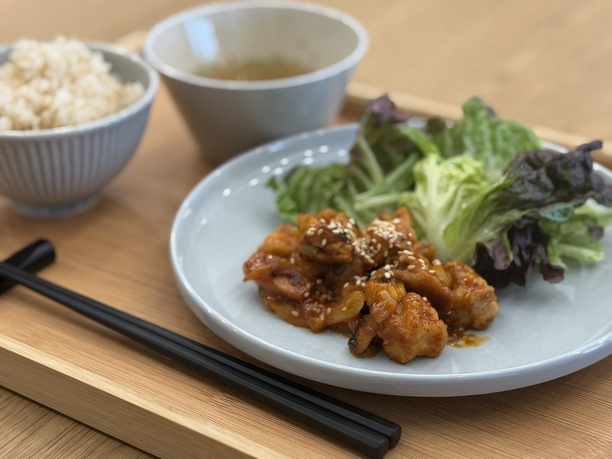cafeBLOCK_staff's tweet photo. 今日の日替わりランチのヤンニョム美味しいから大好き!
みんなも好きなのか今日は日替わり祭りで忙しかった〜
うちのカフェ今日から毎週金曜日の夜はクリプトバーするらしい🥳🥳イイネイイネ
#cryptobar
#cafeblock https://t.co/PCOwqwQsZh