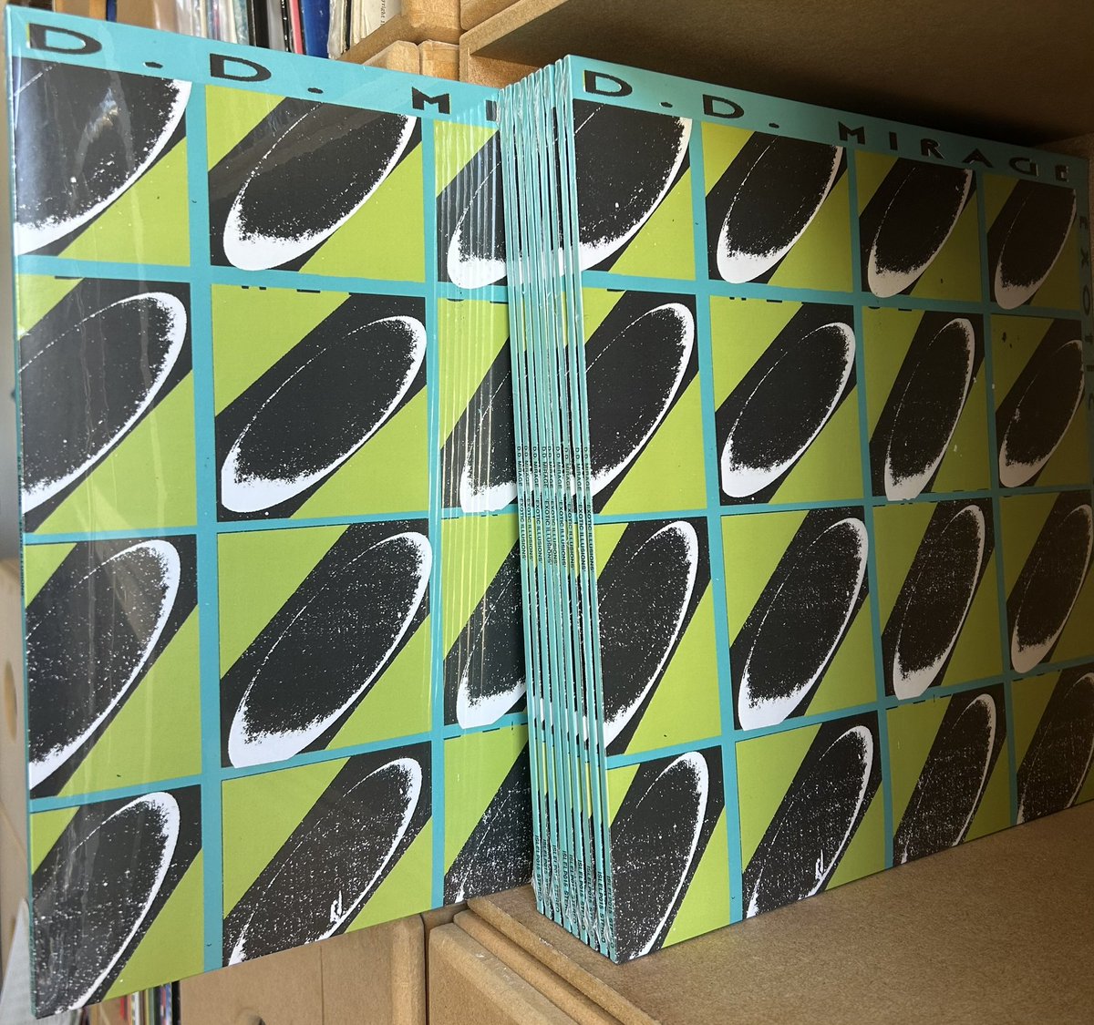 D.D. Mirage debut LP ‘Exotic Illusions’ is in stock on Bandcamp and out now in all good record stores ddmirage.bandcamp.com/album/exotic-i…