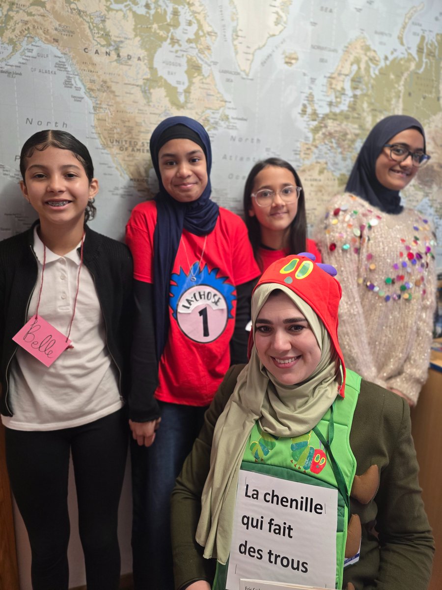 #MFL Service Tutor Safa and <a href="/CubittTownPri/">Cubitt Town Primary School</a> pupils chose a #French theme for WBD celebrations. Bravo! 🇫🇷🎉