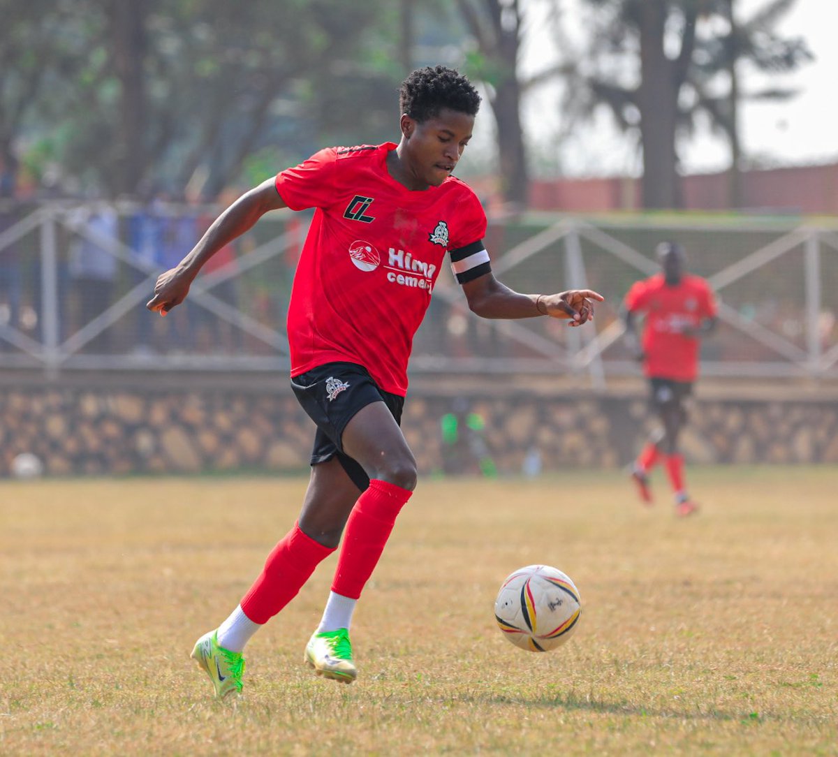 VipersXtra's tweet image. Allan Okello 💥✨
Our Captain against the Cops...
A character on pitch king Zhangi 😏⚽⚫🔴

#POLVIP #VenomsUpdates #StarTimesUPL #VipersSC