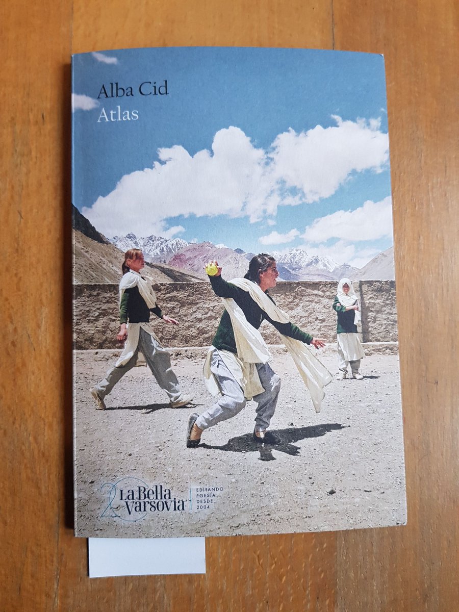 🐳 Una auténtica joya. Un libro que va a favor de las vetas de la mesa, pues entiende los dobleces de sus caminos. ;)

"Atlas" de  Alba Cid: <a href="/al_ou_swanehals/">Alba Cid</a>