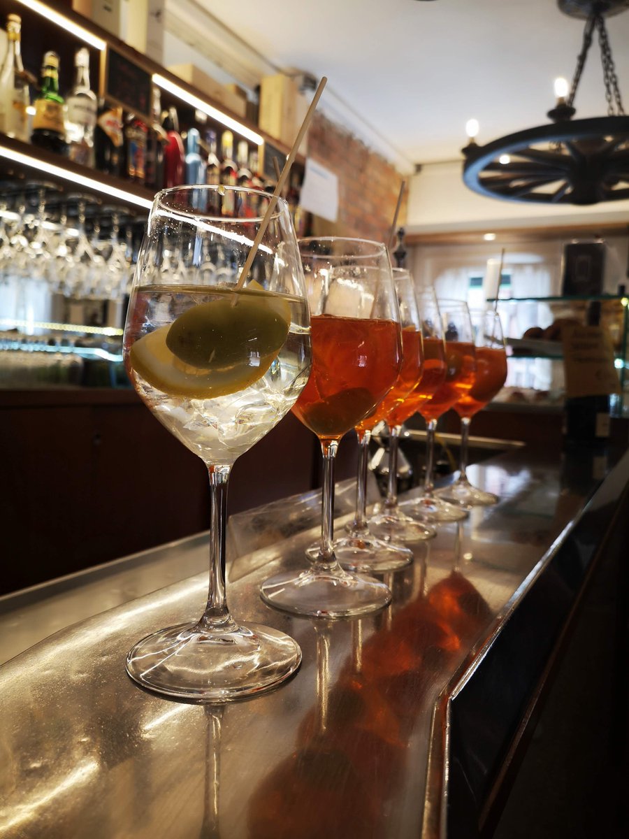 AziendeCantina's tweet photo. A row of Spritz ready to toast! ✨
Among the classic Aperols, a Spritz Bianco also stands out—have you ever tried this refined variant?
We look forward to seeing you at Cantina Aziende Agricole for a Venetian aperitif! 🧡🥂
#SpritzTime #AperitivoVeneziano #CantinaAziendeAgricole https://t.co/4M7m6URFQf